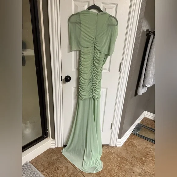 Amanda Uprichard Evianna Gown in Pistachio. - Picture 5 of 7